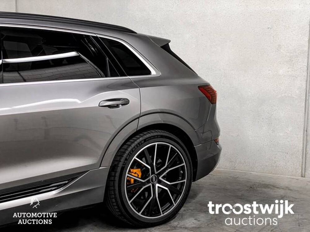 Audi e-tron 55 Sport Quattro Advanced 95 kWh 408pk 2018 -Orig. NL-, XH-703-D