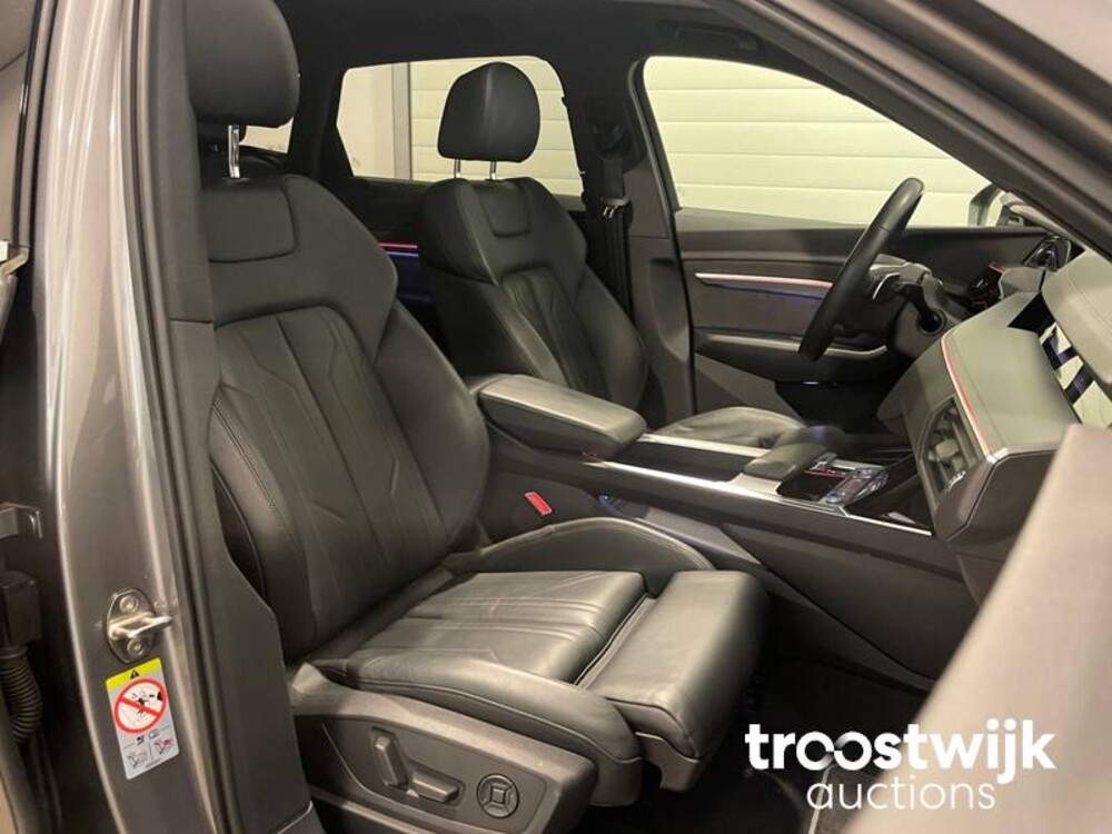 Audi e-tron 55 Sport Quattro Advanced 95 kWh 408pk 2018 -Orig. NL-, XH-703-D