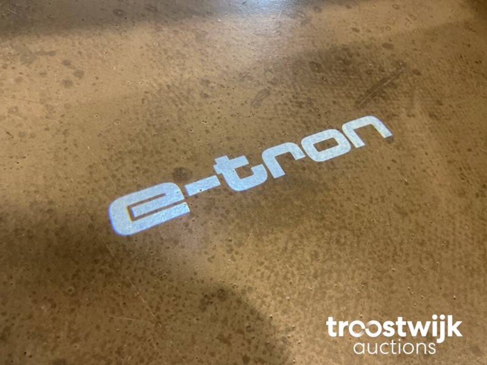 Audi e-tron 55 Sport Quattro Advanced 95 kWh 408pk 2018 -Orig. NL-, XH-703-D