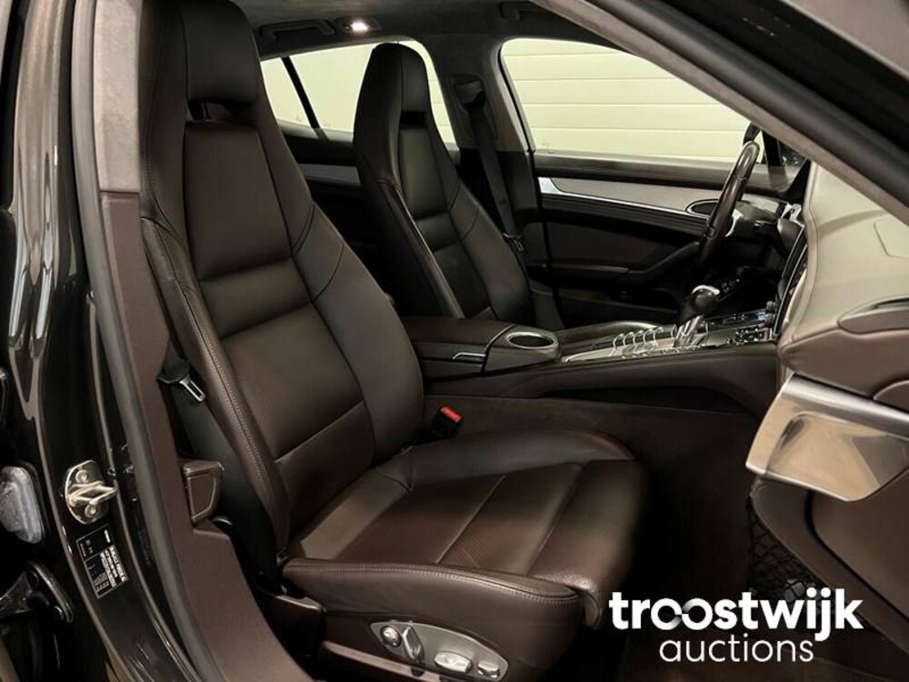 Porsche Panamera Turbo 4.8 SportChrono 500pk 2010 -Orig. NL-, 72-KXN-4
