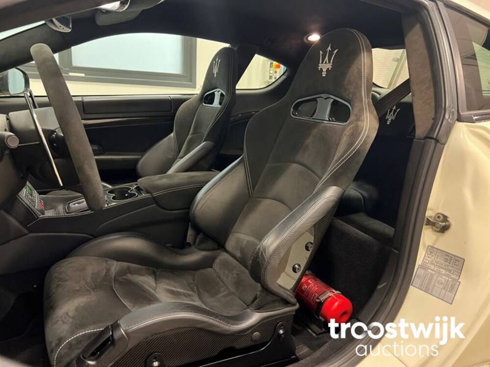Maserati GranTurismo 4.7 MC Stradale 450pk 2011, L-647-FF