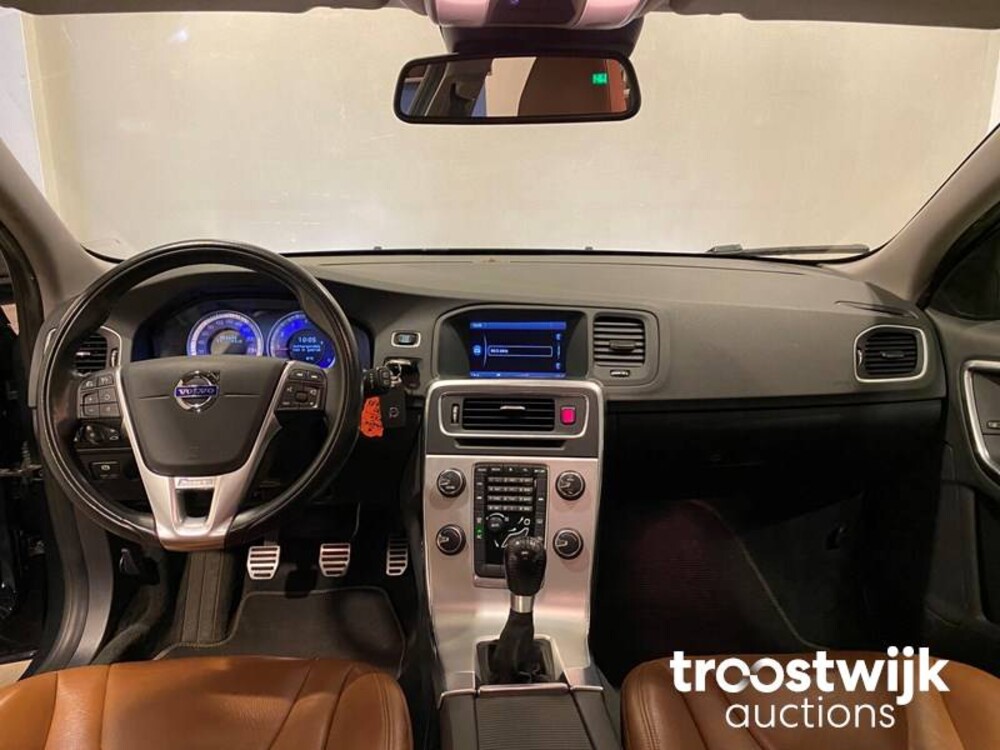 Volvo V60 1.6 T3 R-Design 150hp, 5-KJH-83