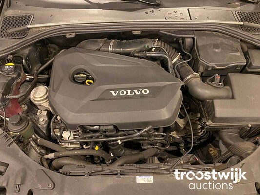 Volvo V60 1.6 T3 R-Design 150hp, 5-KJH-83