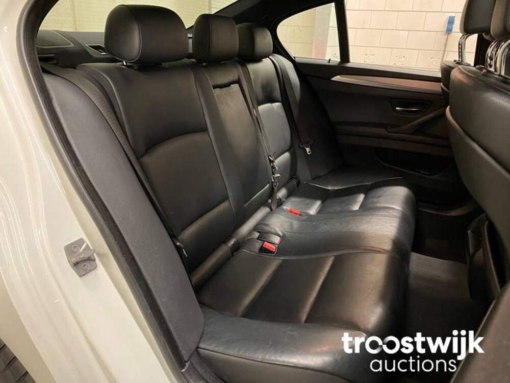 BMW 528i M-Sport High Executive 258pk 2011 -Orig. NL-, 30-RBZ-5