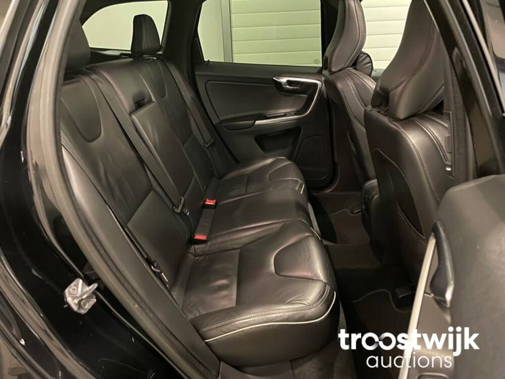 Volvo XC60 R-Design D4 Ocean Race 181pk 2015, ZN-700-D