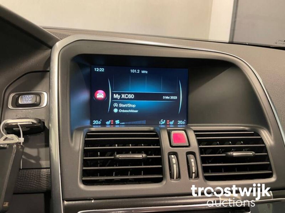 Volvo XC60 R-Design D4 Ocean Race 181pk 2015, ZN-700-D