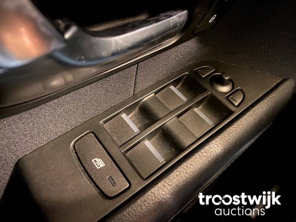 Land Rover Range Rover Evoque 2.2 eD4 2WD Prestige 150hp 2013, XT-118-V