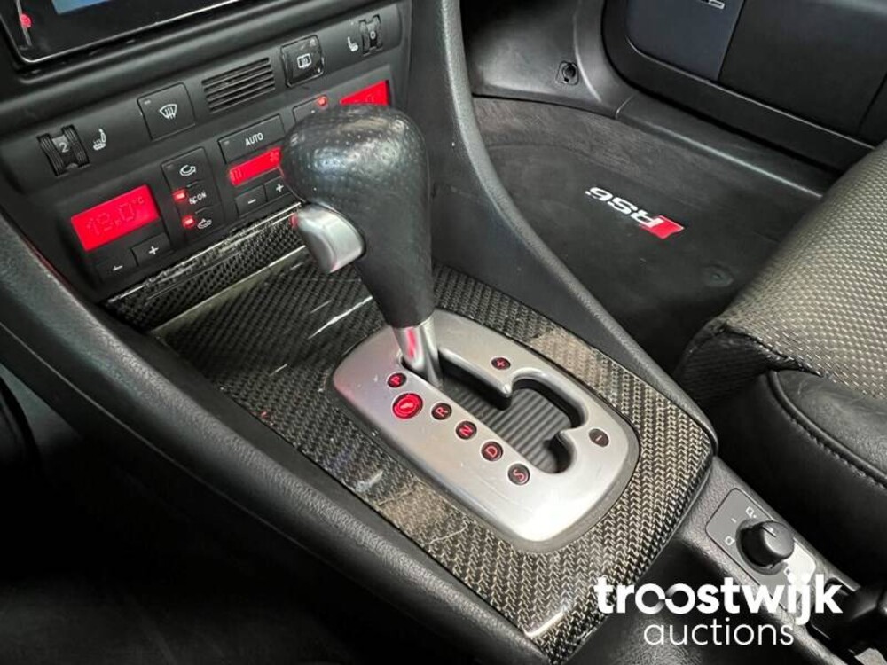 Audi RS6 Limousine 4.2 V8 Quattro  450pk 2003, ZS-298-V