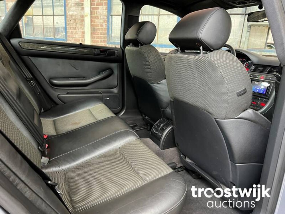 Audi RS6 Limousine 4.2 V8 Quattro  450pk 2003, ZS-298-V