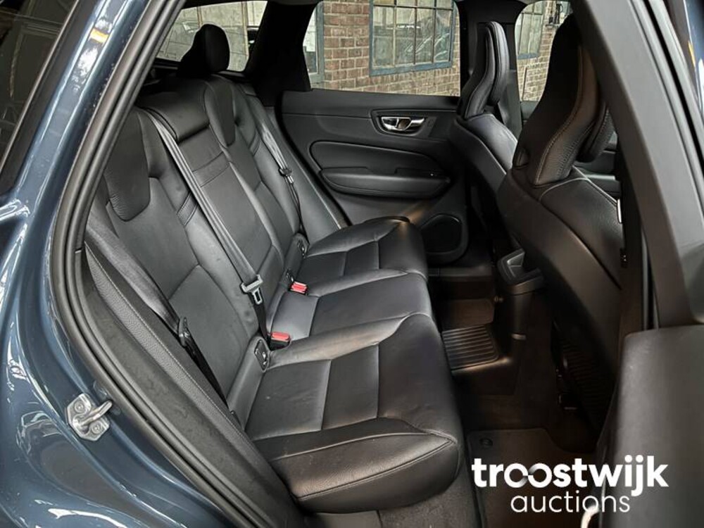 Volvo XC60 2.0 T8 TE AWD Mom. RECHARGE 303pk 2020, R-973-BX