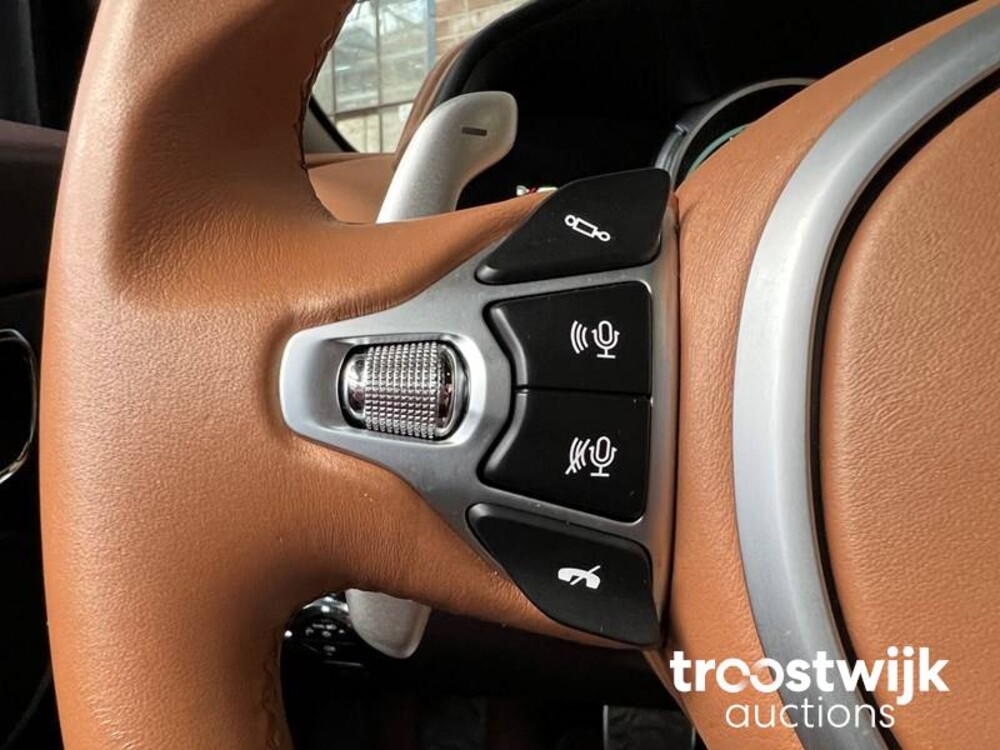 Aston Martin DB11 5.2 V12 Twin Turbo 609pk 2017