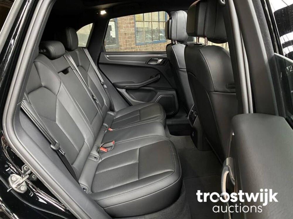 Porsche Macan 2.0  PDK 265pk MY2023 -Fabrieksgarantie-