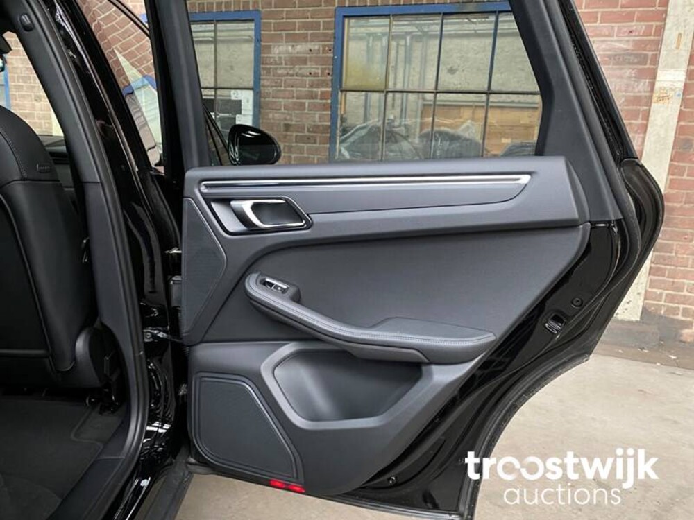 Porsche Macan 2.0  PDK 265pk MY2023 -Fabrieksgarantie-