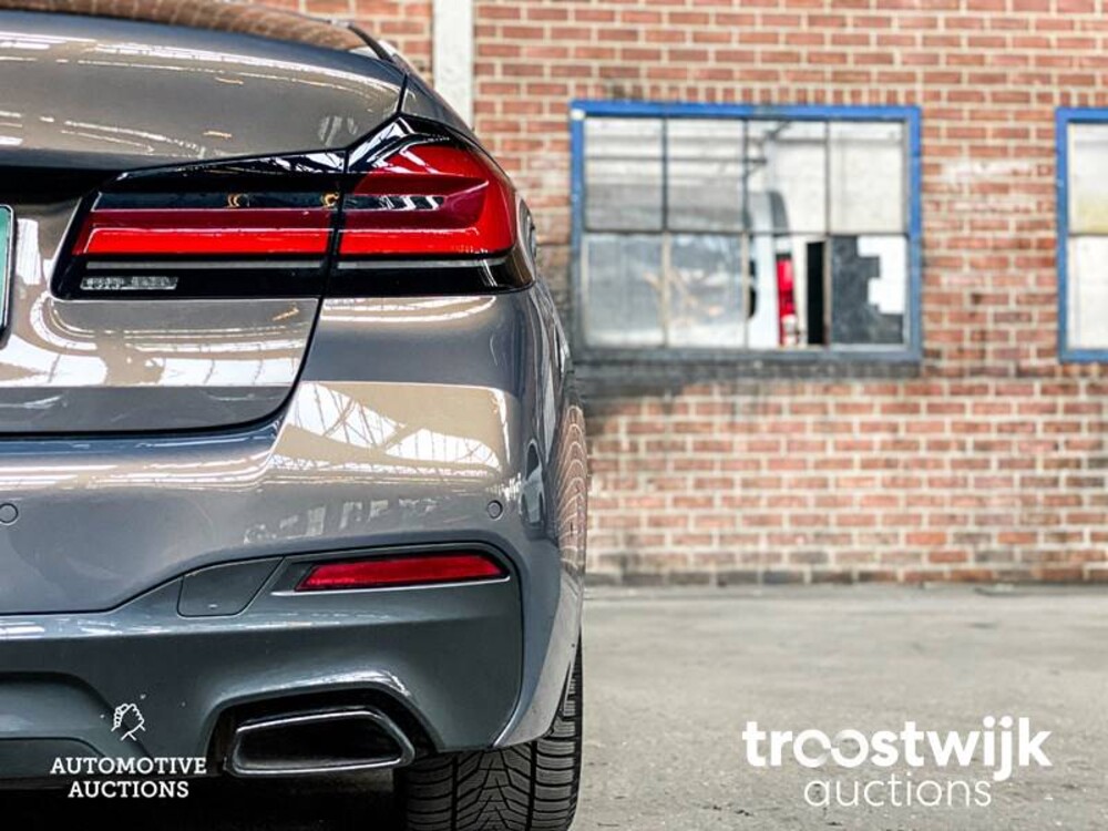 BMW 520e M-Sport Business Edition Plus 204pk 2022 -Orig. NL-, N-654-VK Fabrieksgarantie