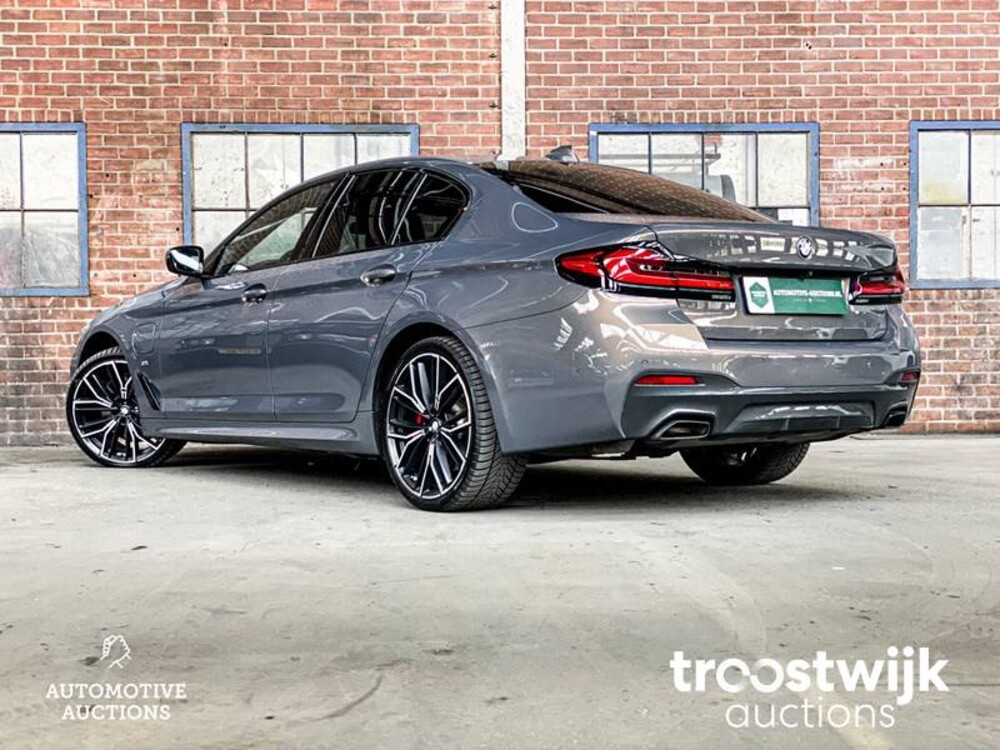 BMW 520e M-Sport Business Edition Plus 204pk 2022 -Orig. NL-, N-654-VK Fabrieksgarantie
