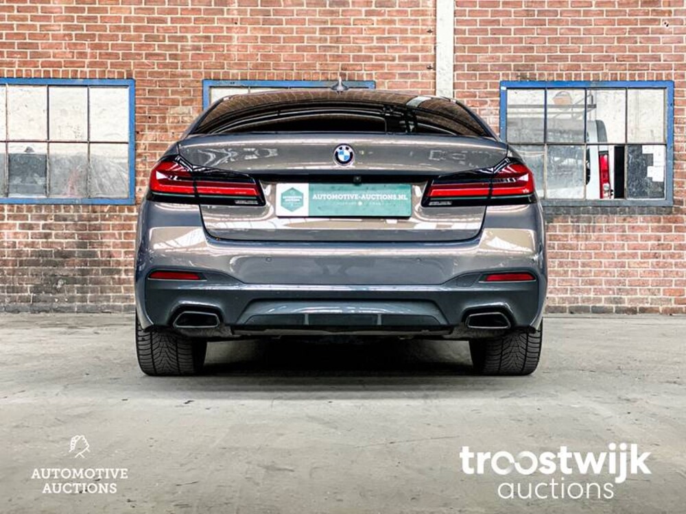 BMW 520e M-Sport Business Edition Plus 204pk 2022 -Orig. NL-, N-654-VK Fabrieksgarantie