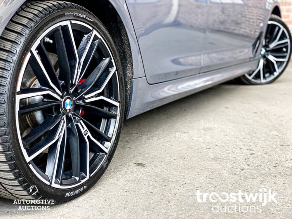 BMW 520e M-Sport Business Edition Plus 204pk 2022 -Orig. NL-, N-654-VK Fabrieksgarantie