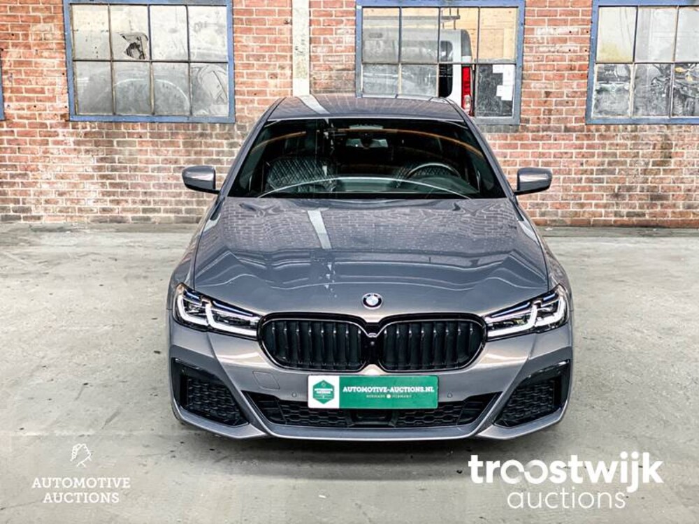 BMW 520e M-Sport Business Edition Plus 204pk 2022 -Orig. NL-, N-654-VK Fabrieksgarantie
