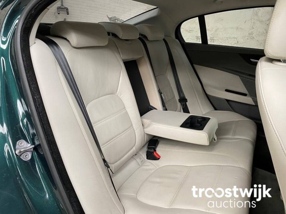 Jaguar XE D R-Sport -Orig. NL- 210pk 2016, JP-175-P