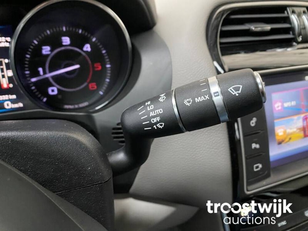 Jaguar XE D R-Sport -Orig. NL- 210pk 2016, JP-175-P