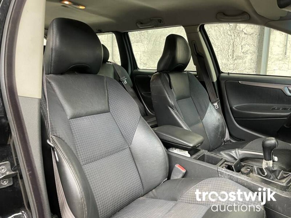 Volvo V70 2.4 Edition II 140pk 2003, -Orig.NL-, 87-LR-FP