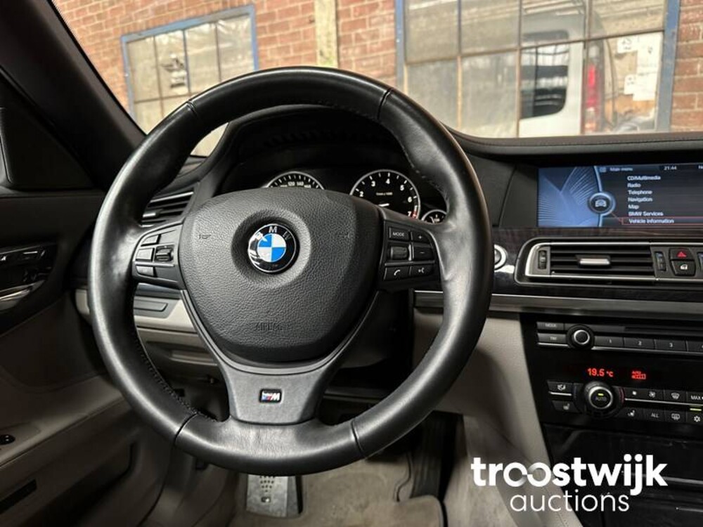 BMW 750i M-Sport E65 4.8 407pk 2009