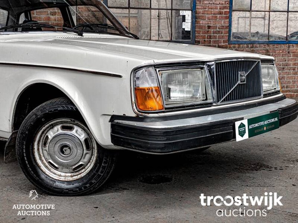 Volvo 264 DL 125pk 1977, 78-YA-97