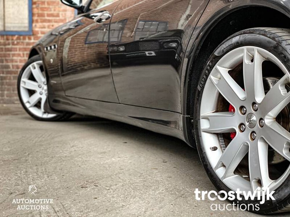 Maserati  Quattroporte S 4.7 V8 430pk 2009