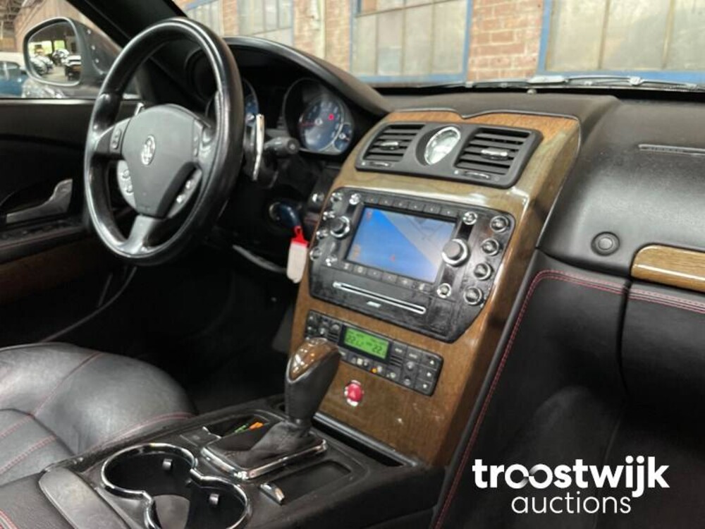 Maserati  Quattroporte S 4.7 V8 430pk 2009