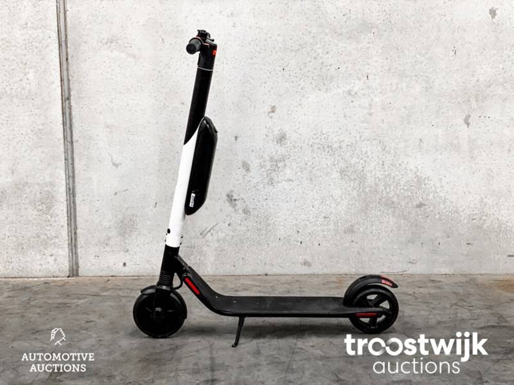 Segway Elektrischer Tretroller / Trittbrett