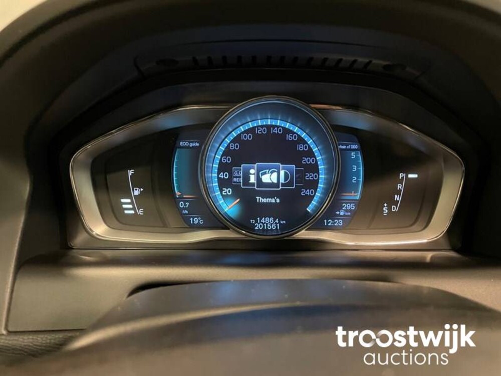 Volvo XC60 R-Design D4 Ocean Race 181PS 2015, ZN-700-D