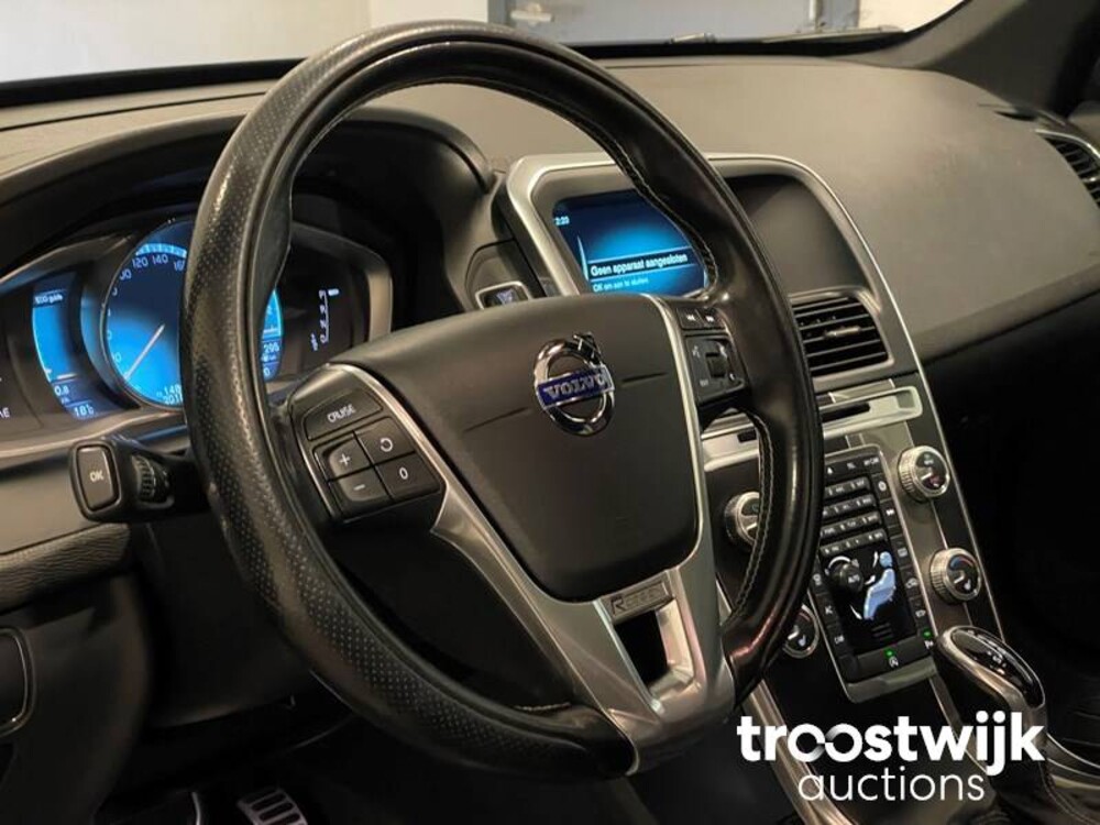 Volvo XC60 R-Design D4 Ocean Race 181PS 2015, ZN-700-D