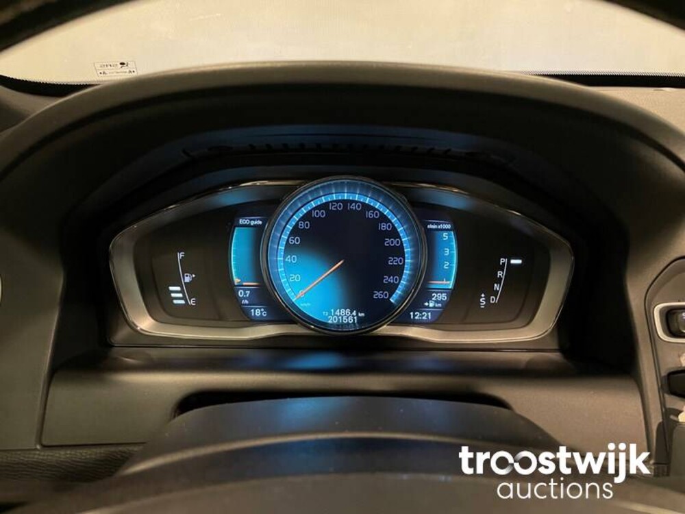 Volvo XC60 R-Design D4 Ocean Race 181PS 2015, ZN-700-D