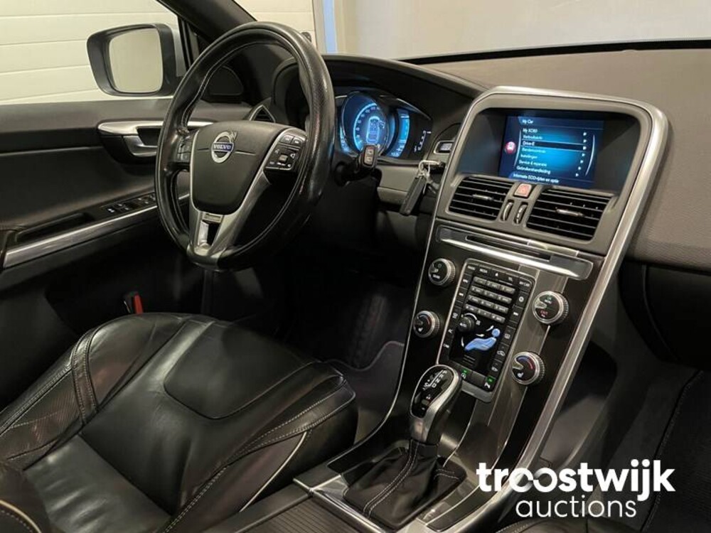 Volvo XC60 R-Design D4 Ocean Race 181PS 2015, ZN-700-D