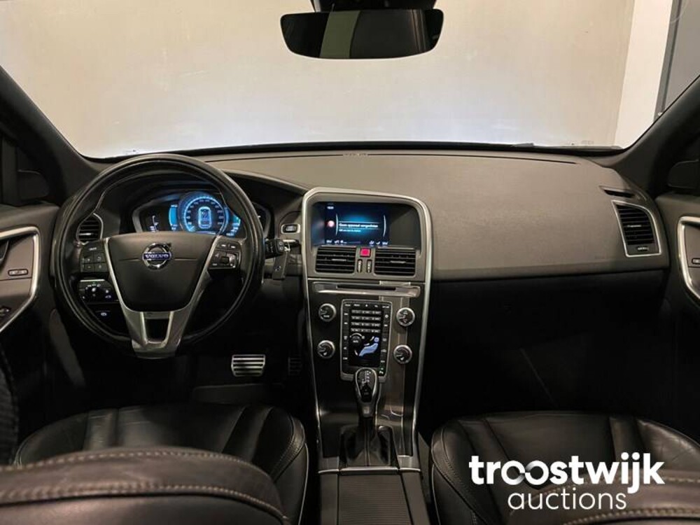 Volvo XC60 R-Design D4 Ocean Race 181PS 2015, ZN-700-D