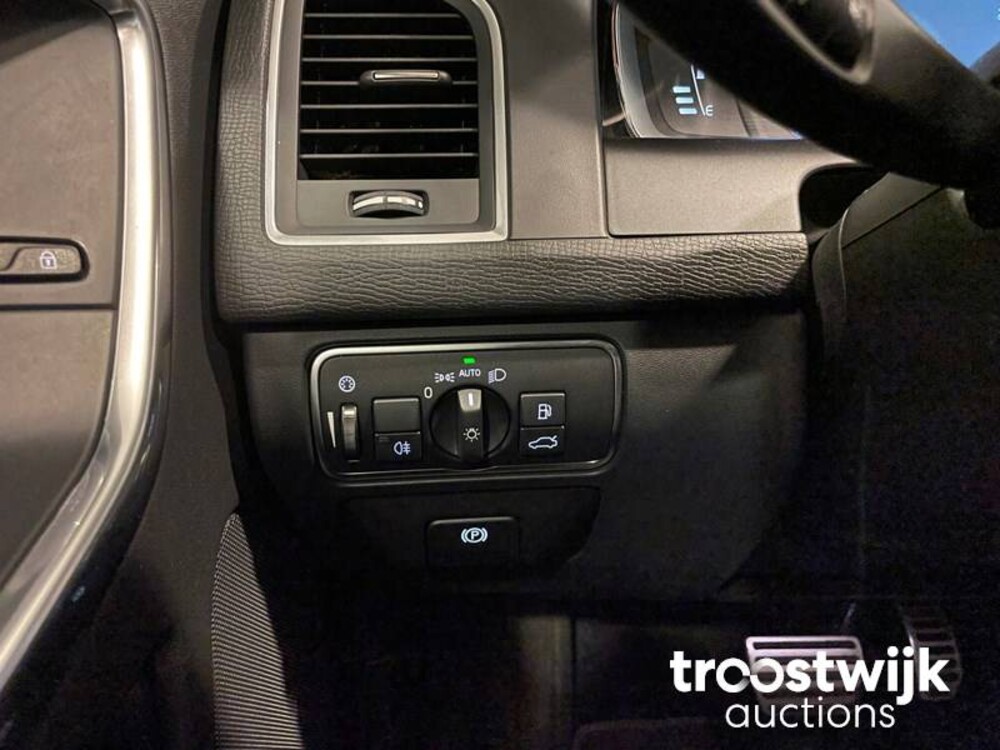 Volvo XC60 R-Design D4 Ocean Race 181PS 2015, ZN-700-D