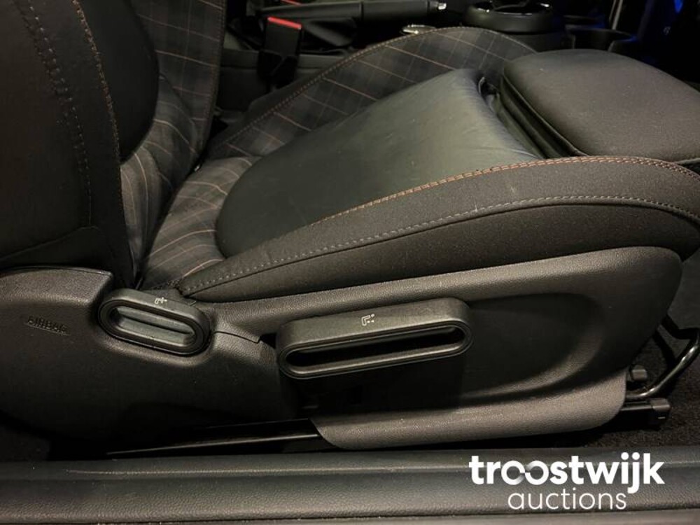 Mini Cooper D Seven 7 Chili 1.5 Serious Business 116PS 2017 -Orig. NL-, PV-762-T