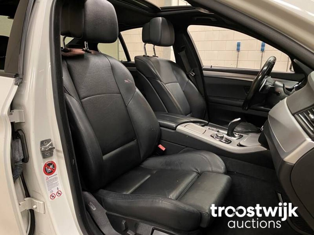 BMW 528i M-Sport High Executive 258PS 2011 -Orig. NL-, 30-RBZ-5