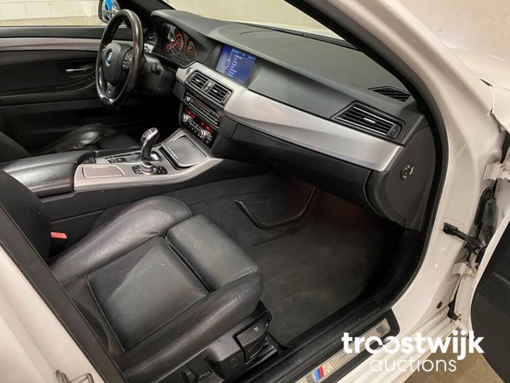 BMW 528i M-Sport High Executive 258PS 2011 -Orig. NL-, 30-RBZ-5