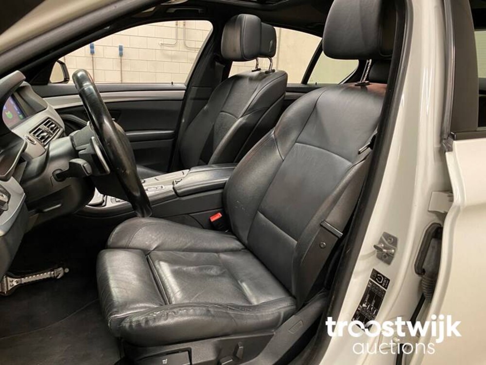 BMW 528i M-Sport High Executive 258PS 2011 -Orig. NL-, 30-RBZ-5