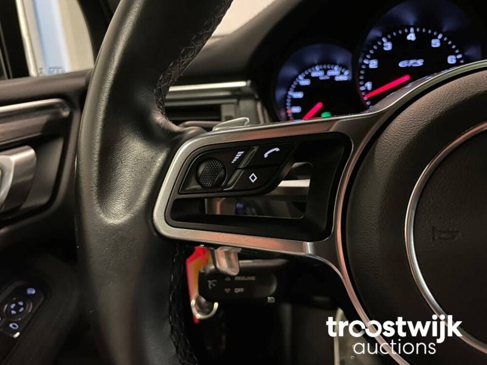 Porsche Macan GTS 2.9 V6 NEUES MODELL SportChrono 381hp 2020, J-928-TH