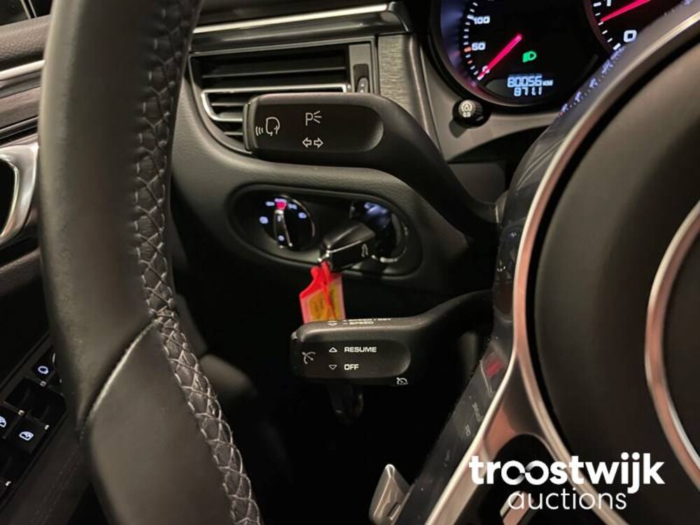 Porsche Macan GTS 2.9 V6 NEUES MODELL SportChrono 381hp 2020, J-928-TH