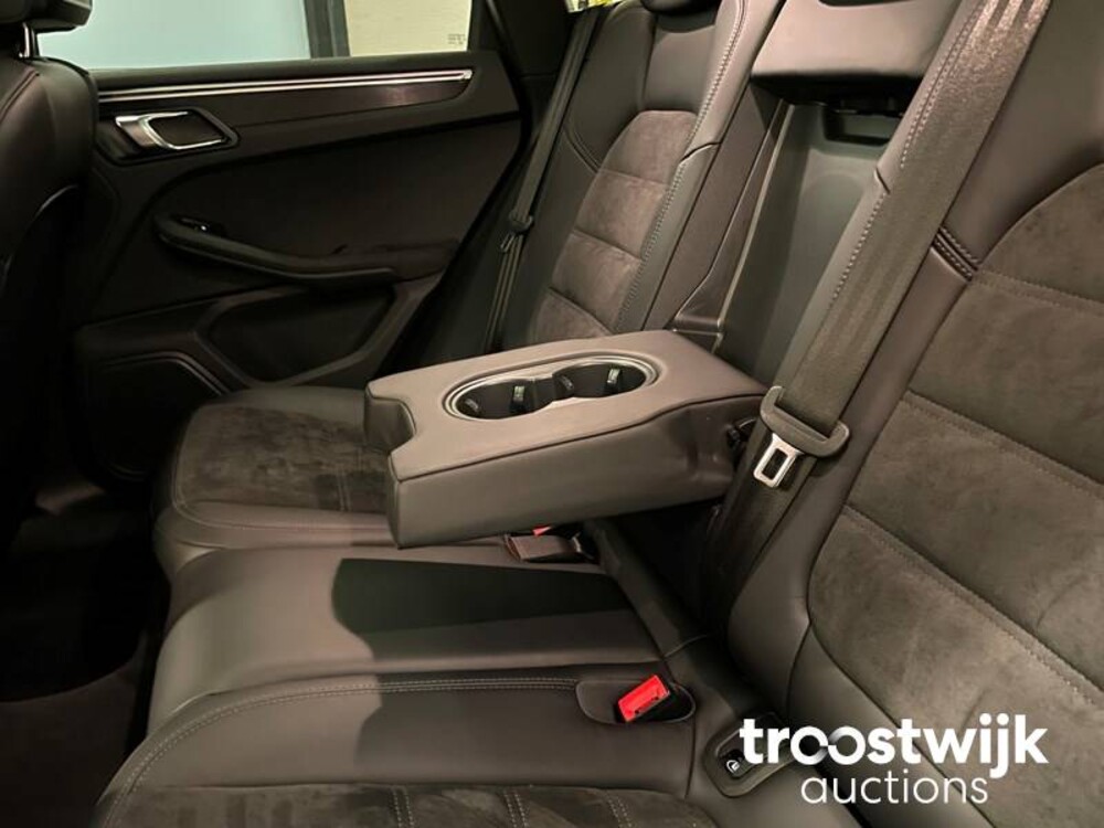 Porsche Macan GTS 2.9 V6 NEUES MODELL SportChrono 381hp 2020, J-928-TH