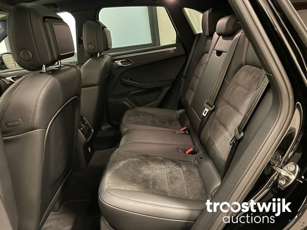 Porsche Macan GTS 2.9 V6 NEUES MODELL SportChrono 381hp 2020, J-928-TH