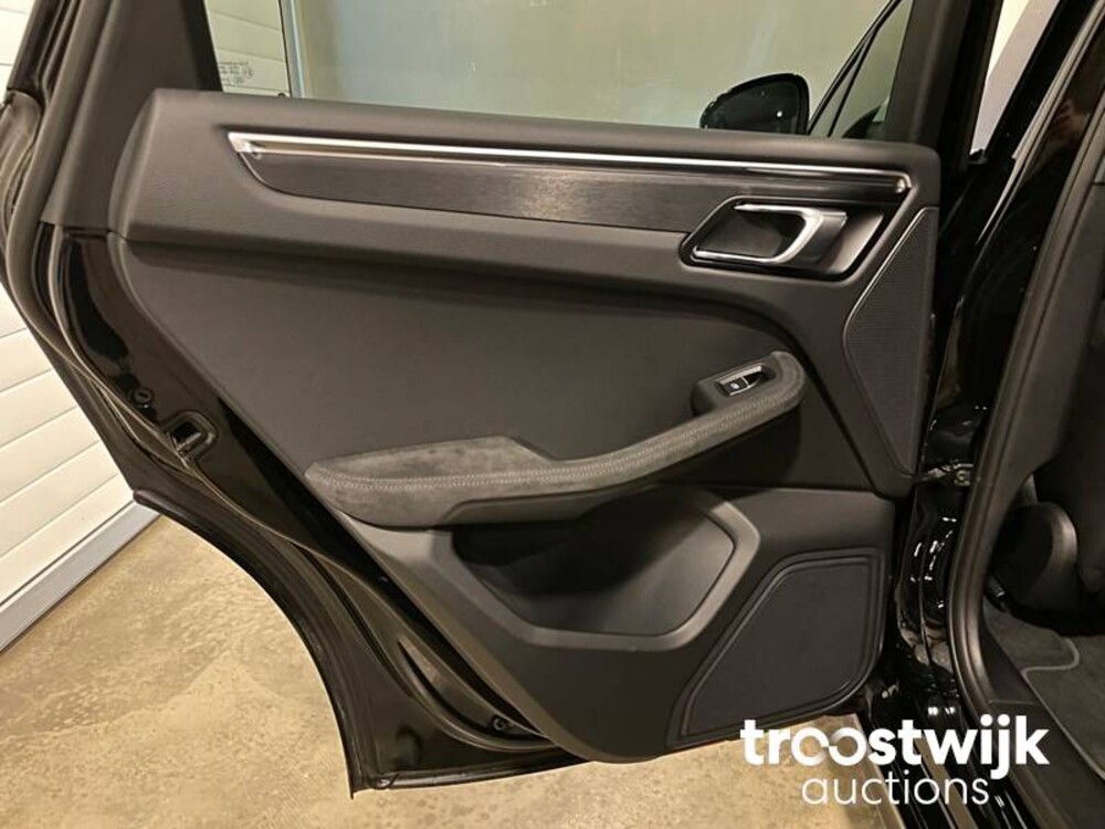 Porsche Macan GTS 2.9 V6 NEUES MODELL SportChrono 381hp 2020, J-928-TH