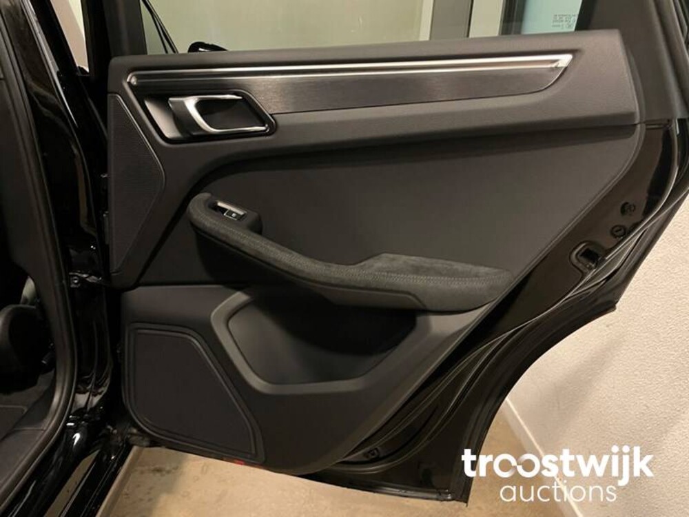 Porsche Macan GTS 2.9 V6 NEUES MODELL SportChrono 381hp 2020, J-928-TH