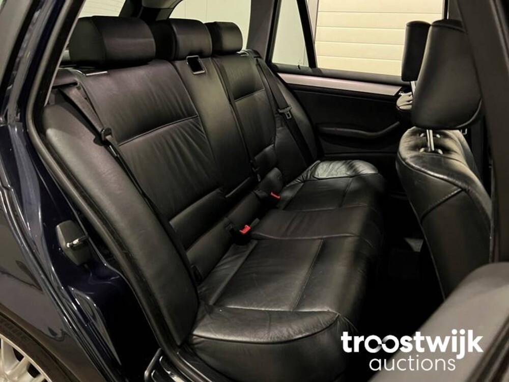 BMW 330xi Executive 231PS 2001 -Orig. NL-, 82-HS-JT