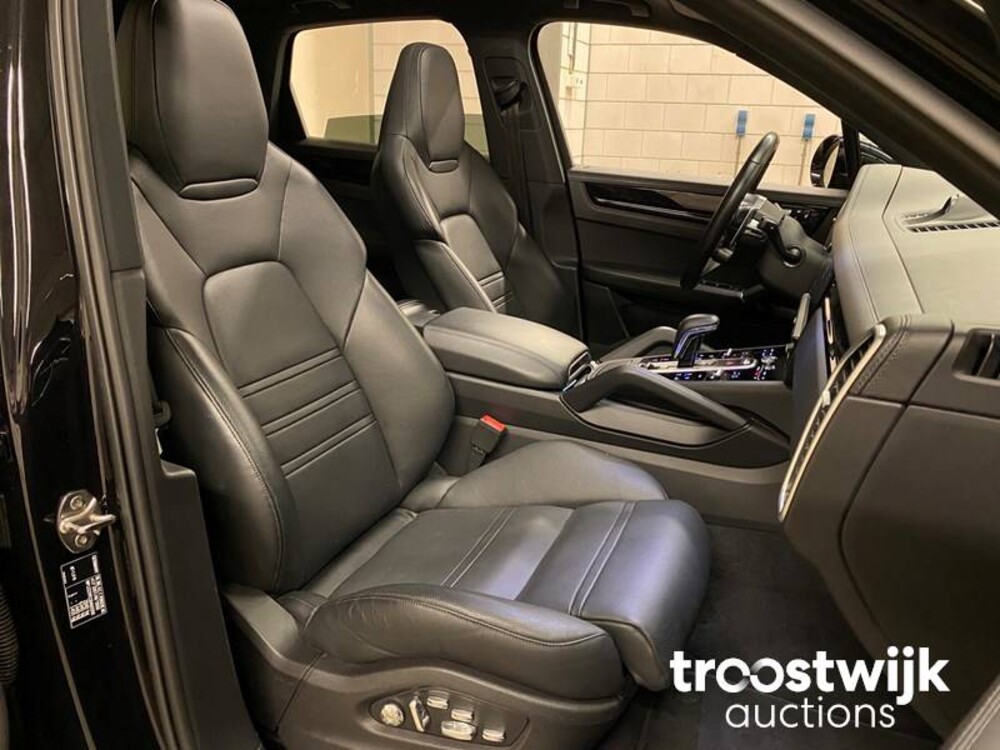 Porsche Cayenne S 2.9 V6 441 PS NEUES MODELL 2017, XK-673-D