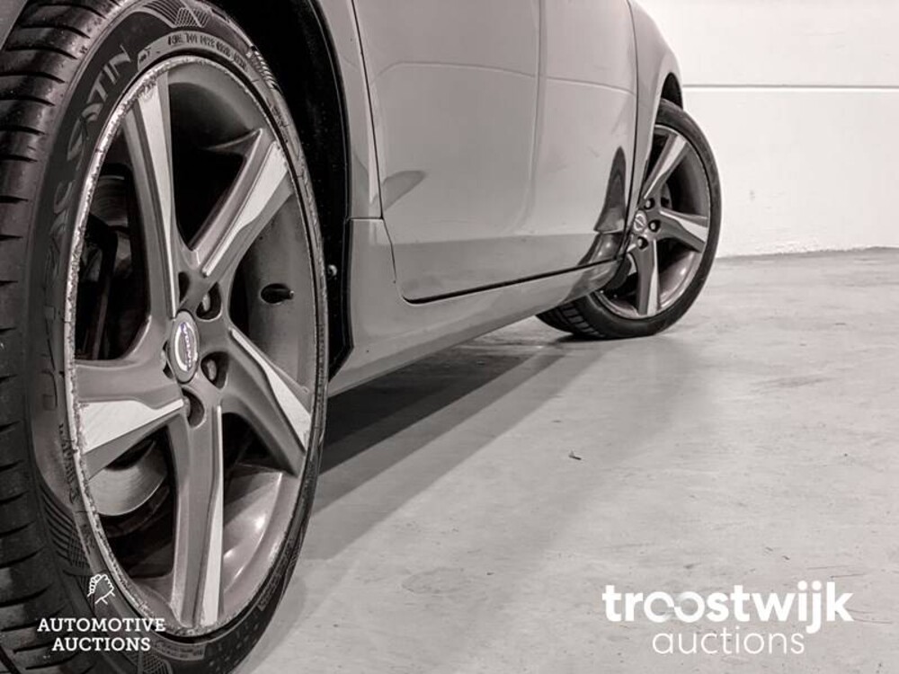 Volvo V60 1.6 T3 R-Design 150 PS, 5-KJH-83