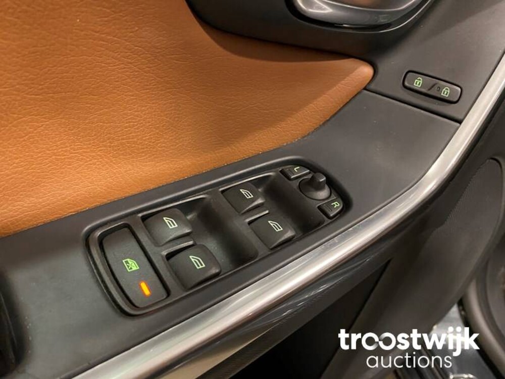 Volvo V60 1.6 T3 R-Design 150 PS, 5-KJH-83